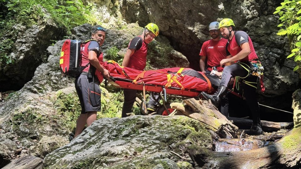 Opt salvatori montani au intervenit de urgență în Canionul Tamina din Masivul Piatra Mare