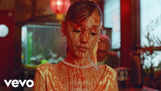 Ariana Grande a lansat cel de-al optulea album de studio, „petal”