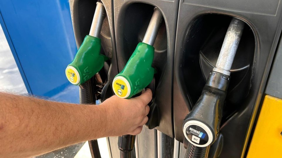 De marți intră în vigoare nivelul redus al accizei la motorină