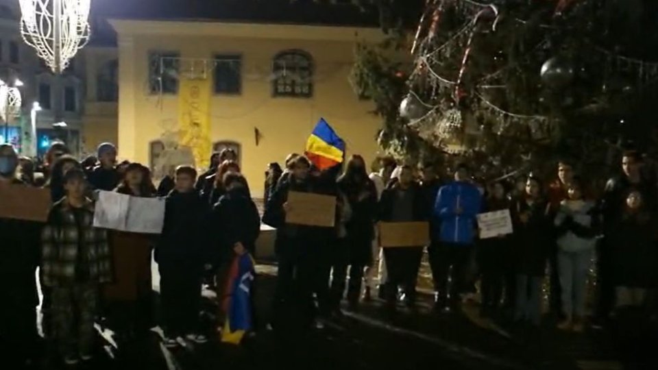 VIDEO Aproape 200 de brașoveni au protestat împotriva lui Călin Georgescu