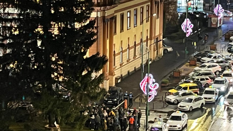 Protest în fața Prefecturii Brașov