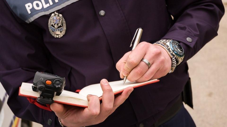 Activitate comercială suspendată de polițiști după vânzarea de alcool către un minor