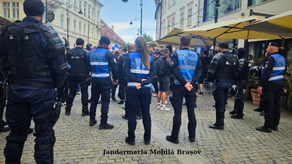 Incidente între suporterii CSA Steaua București și Poli Timișoara, la Sibiu. Jandarmii brașoveni au aplicat 12 sancțiuni