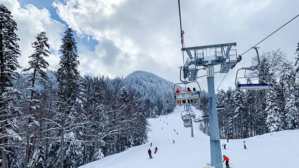 Se schiază în condiții bune pe pârtiile din Poiana Brașov