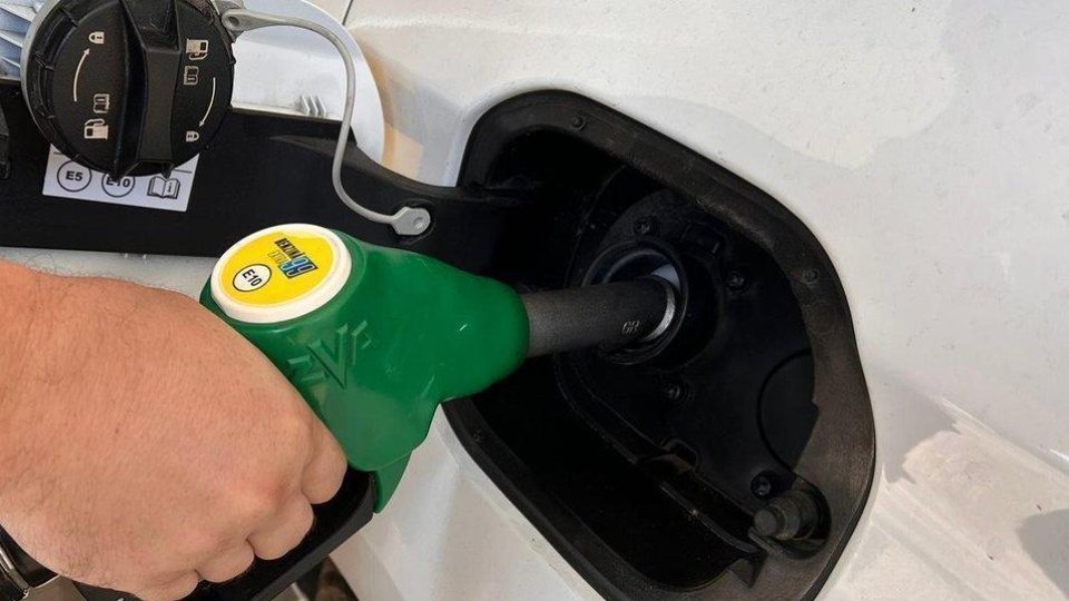 Preţurile la carburanţi au continuat să scadă în ultimele zile