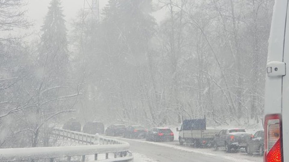 Infotrafic: Se circulă în condiții de iarnă în 12 județe