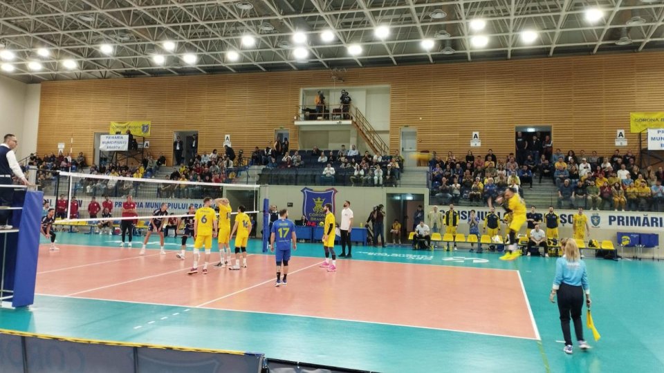 Volei masculin: Corona Brașov a pierdut meciul contra celor de la Olympiacos Pireu