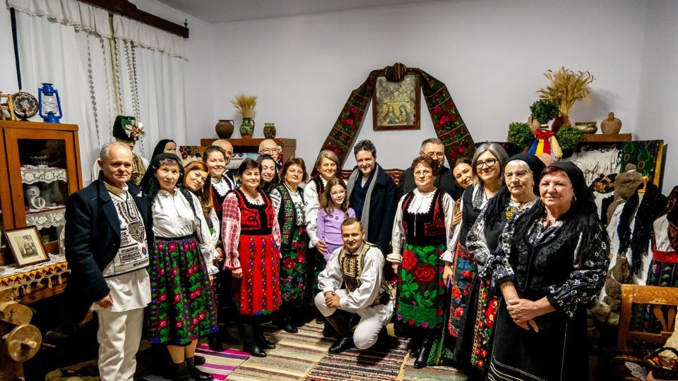 Președintele României, sărbători de iarnă în satul bunicilor săi, în județul Brașov