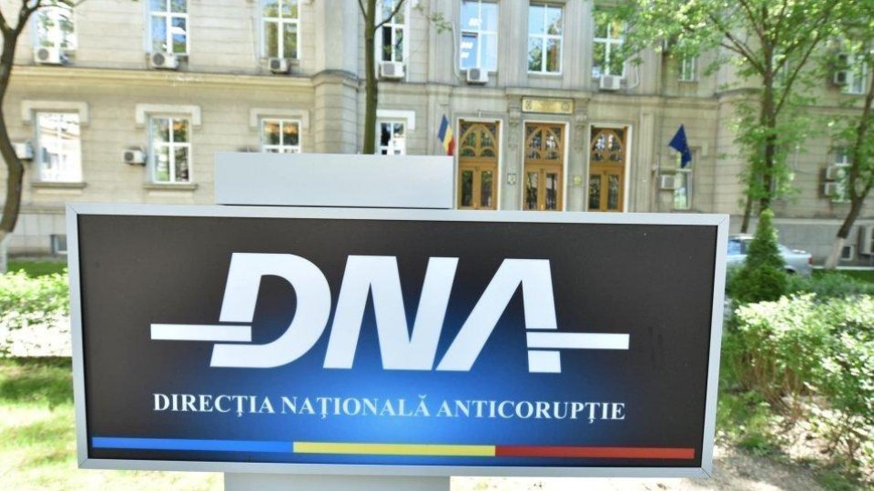 Directorul Autorităţii Rutiere Române, Cristian Anton, a fost reţinut de procurorii DNA