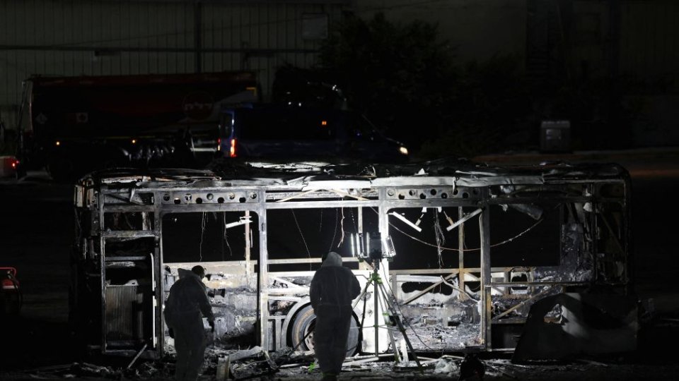 VIDEO Israel: Explozii în mai multe autobuze, presupus atac terorist