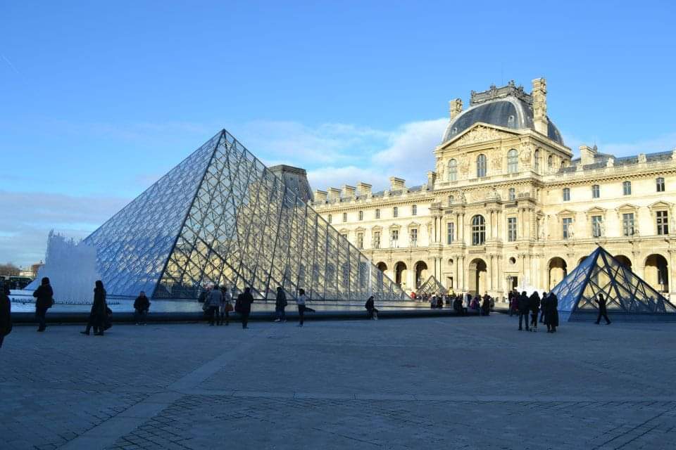 Palatul Louvre /