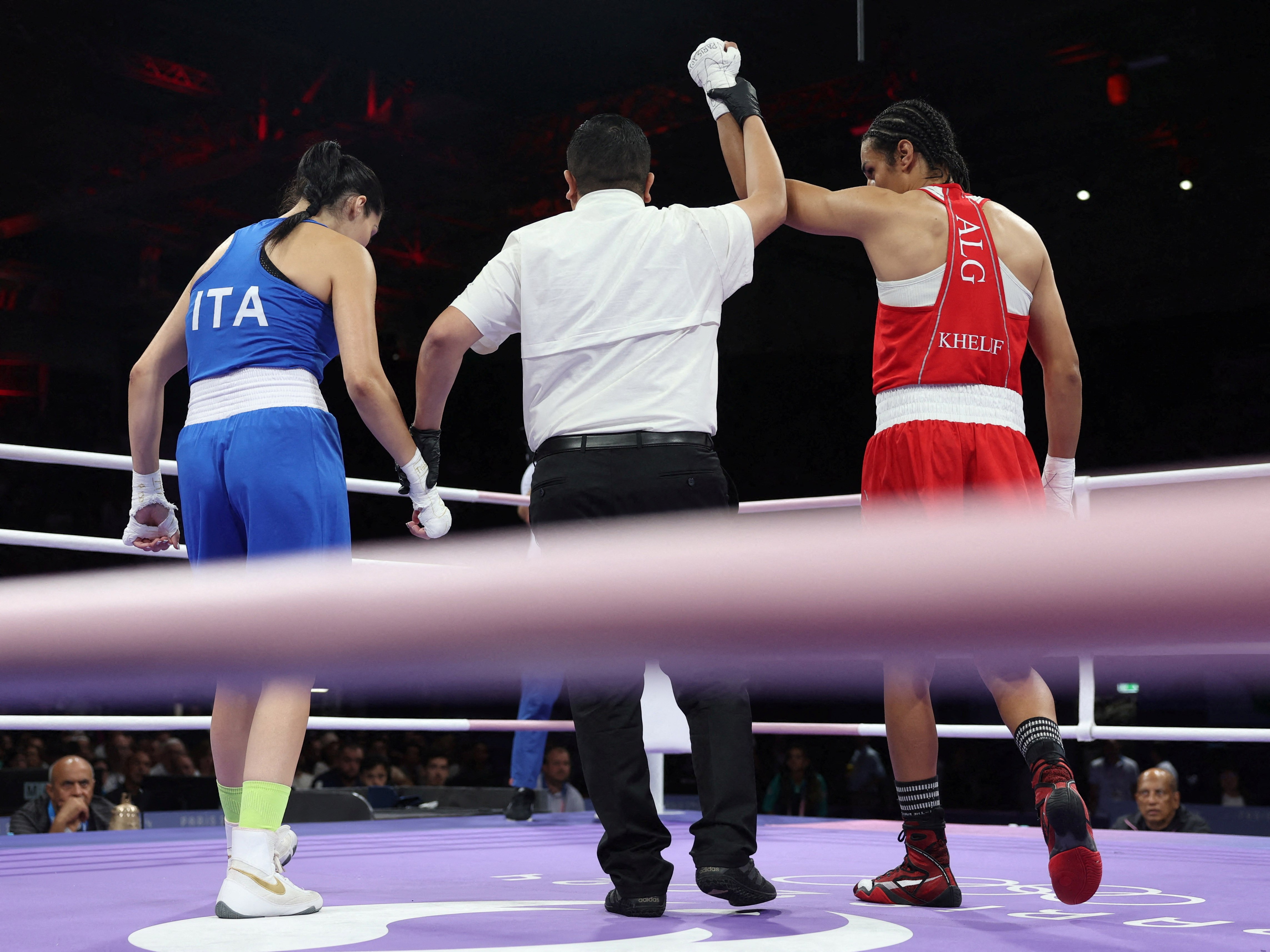 PARIS 2024 – Box: Pugilista Angela Carini s-a retras din meciul cu algerianca transgender Imane Khelif