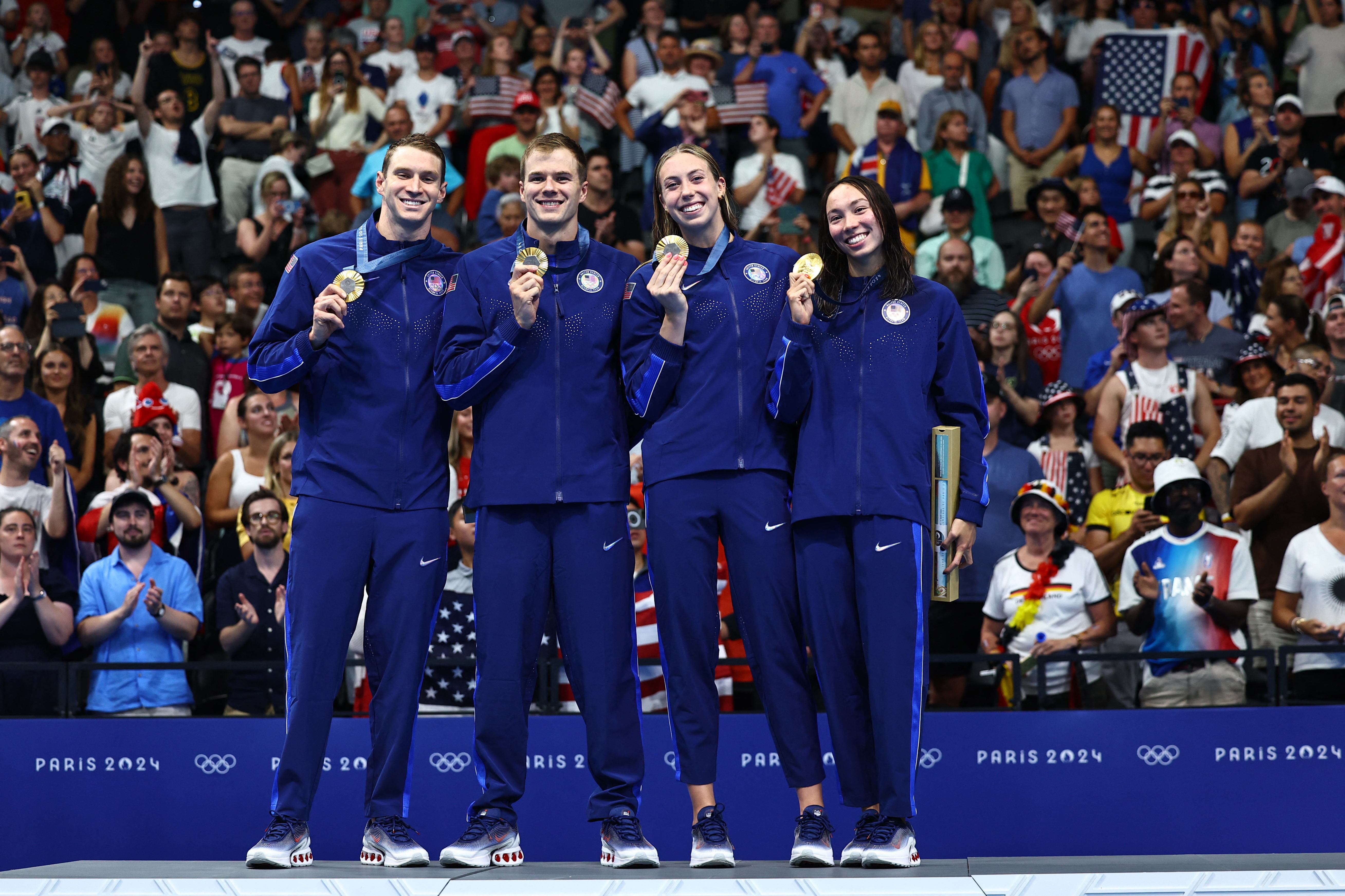 PARIS 2024 – Nataţie: Aur şi record mondial pentru SUA în proba de 4x100 metri mixt